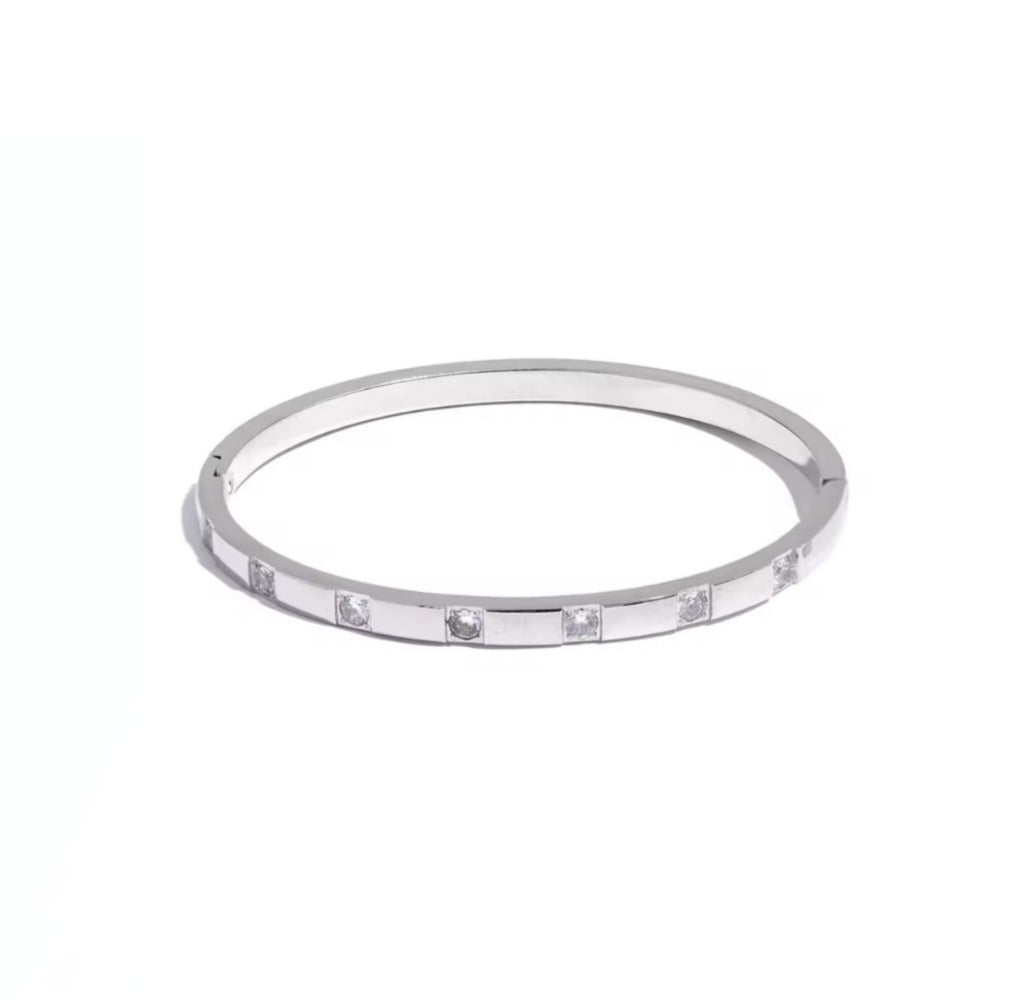 Sauna Zircon Bangle - Silver