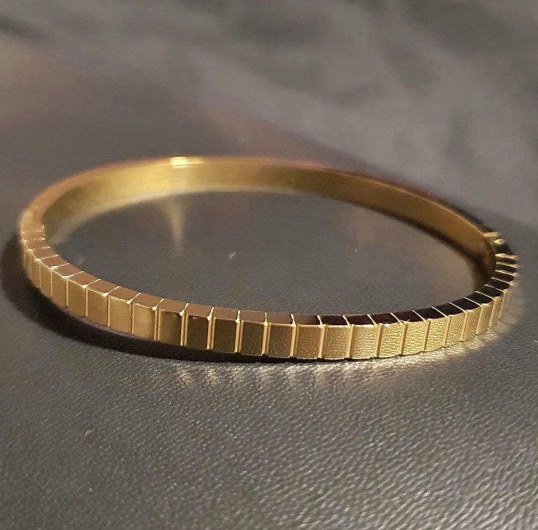 Gia Bangle - Gold