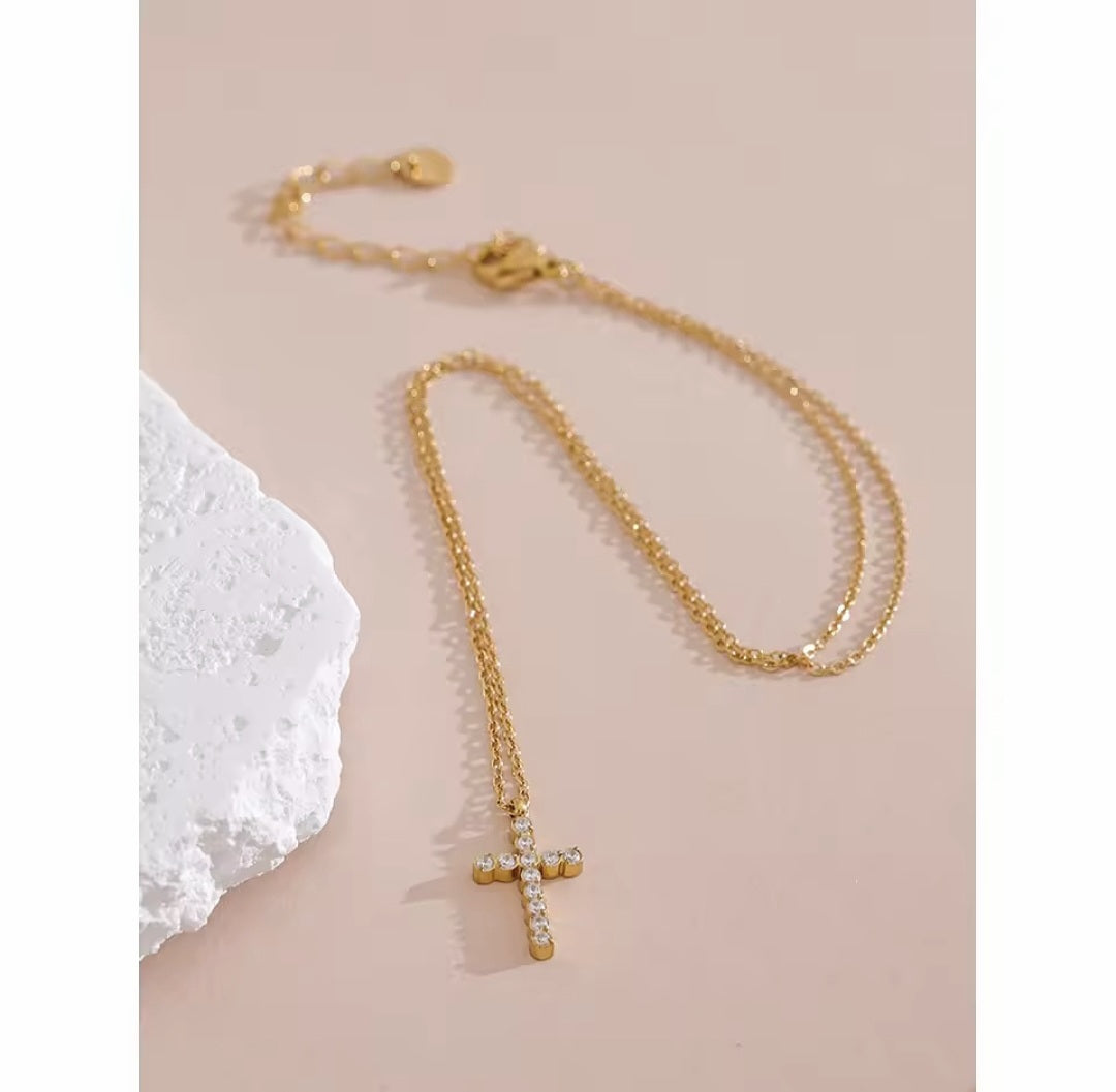 Cross Pendant Necklace - GOLD