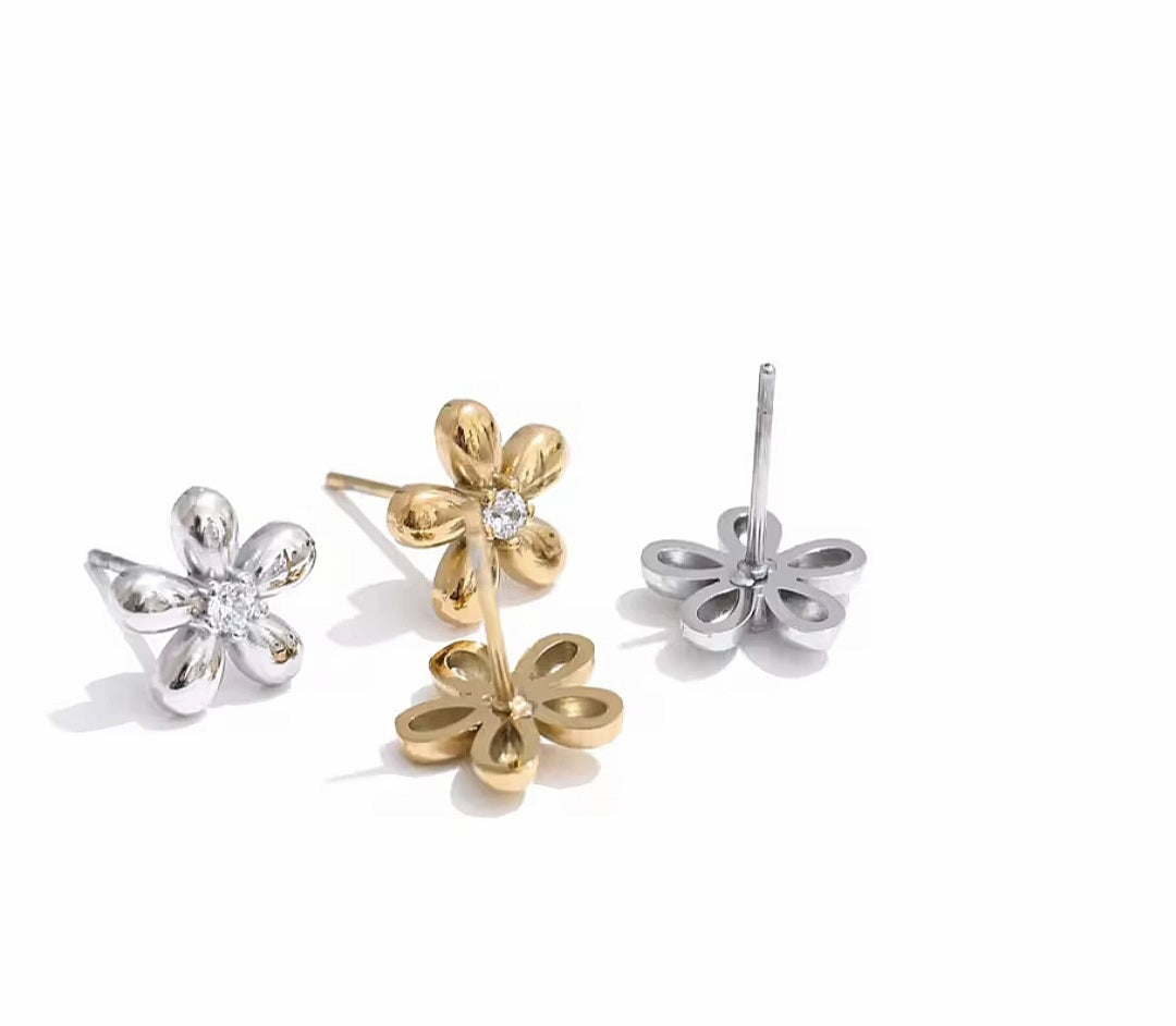 Ch3rm Flower Stud Earrings - GOLD/SILVER